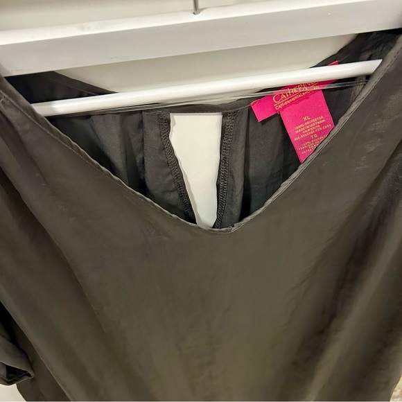 3 for $20 Beautiful silky v neck, loose fit, XL, keyhole back detail - Picture 2 of 9